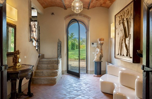 Castiglion Fibocchi Villa | Experience Villa Canto Alla Moraia with Pool & Spa Amenities