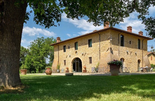 Castiglion Fibocchi Villa | Experience Villa Canto Alla Moraia with Pool & Spa Amenities