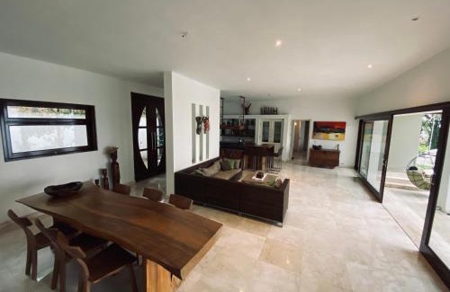 Senggigi Villa | Discover Villa Cantik Lombok: Oceanfront Paradise Awaits