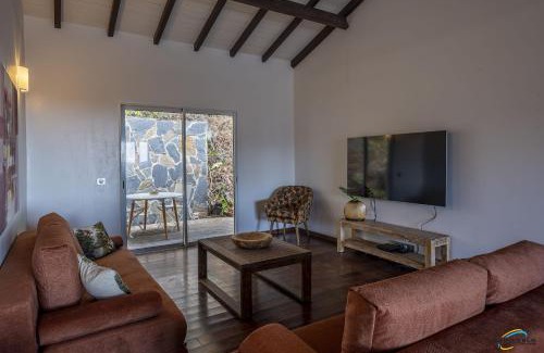 Les Anses-d'Arlets Villa | Villa Cap Sud: Inviting Pool and Ocean View Awaits