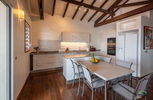 Les Anses-d'Arlets Villa | Villa Cap Sud: Inviting Pool and Ocean View Awaits