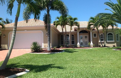 Cape Coral Villa | Discover Villa'Cape Florida: Heated Pool & Spa Retreat