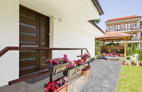 Ohrid House | Villa Caposki: Family-Friendly Retreat with Hot Tub Access