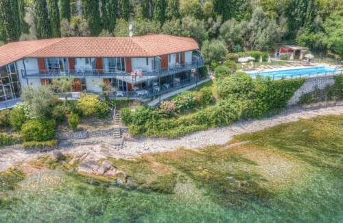 Cecina Hotel | Oceanfront Villa Cappellina: A 4-Star Guest Favorite