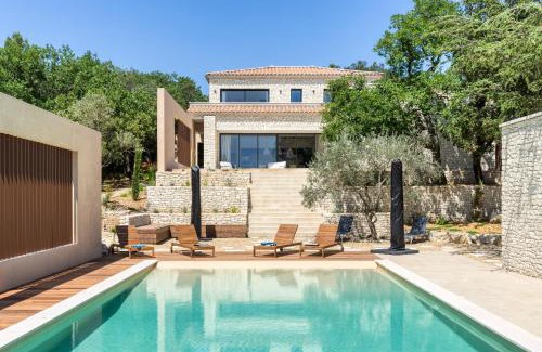 Cabrieres-d'Avignon Villa | Villa Capra Luberon
