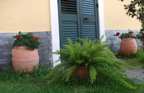Scillichenti Apartment | Oceanfront Villa Carati: Pet-Friendly Retreat with Breakfast