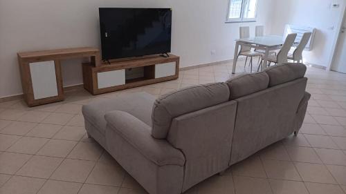 Ceriale Apartment | Villa Caravella di due piani con terrazza vista mare