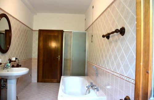 Viadanica House | Villa Carla: Family-Friendly Getaway in a Prime Location