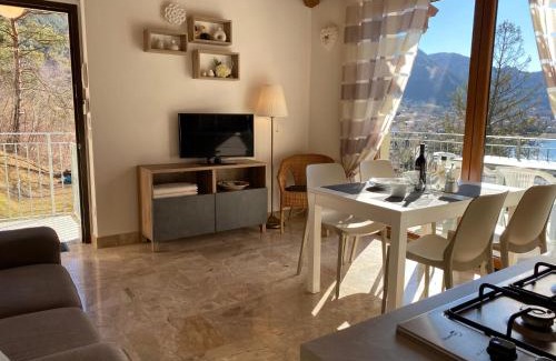 Idro Apartment | Villa Carlotta: Family-Friendly Retreat with 9/10 Guest Rating