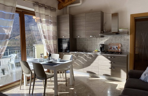 Idro Apartment | Villa Carlotta C2: Lake View with Balcony & Pool Access