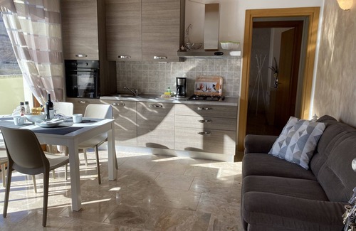 Idro Apartment | Villa Carlotta C2: Lake View with Balcony & Pool Access