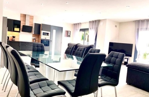 Empuriabrava Villa | Discover Villa Carmansol in Empuriabrava with Ocean Views