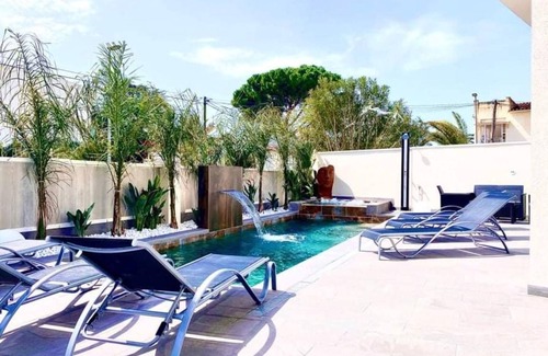 Empuriabrava Villa | Discover Villa Carmansol in Empuriabrava with Ocean Views