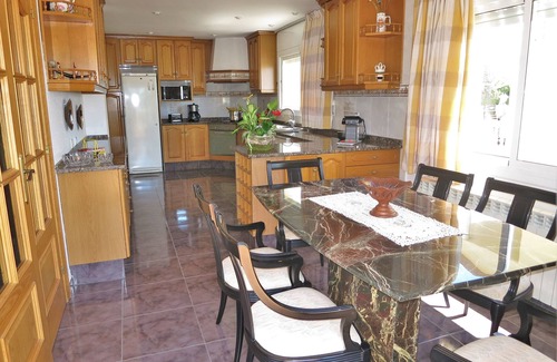 Mataro House | Villa Carolina: Ocean View, Pool & BBQ for Memorable Stays
