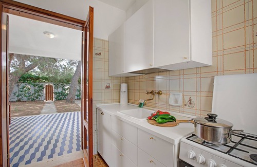 Giorgilorio Villa | Villa Carolina: Relaxing Garden Retreat in Lecce, Italy