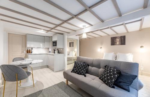 Rouen City Centre Apartment | Experience Villa Caron: Premier Studios in City Center