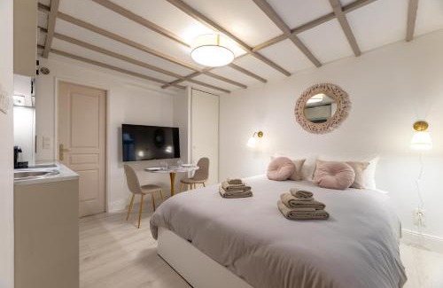 Rouen City Centre Apartment | Experience Villa Caron: Premier Studios in City Center