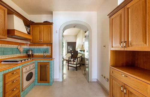Parabita Villa | Relaxing Getaway at Villa Carra with Private Pool & Breakfast
