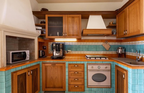 Parabita Villa | Relaxing Getaway at Villa Carra with Private Pool & Breakfast