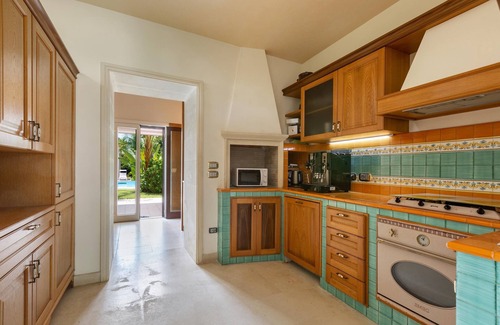 Parabita Villa | Relaxing Getaway at Villa Carra with Private Pool & Breakfast