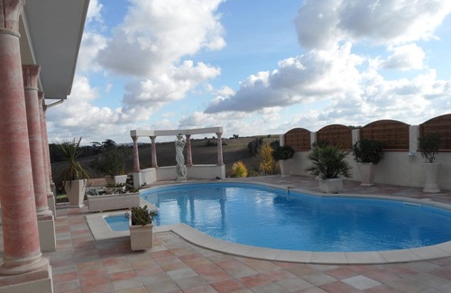 Calignac Villa | Villa Carthage: Scenic Views & Private Pool for 8 Guests
