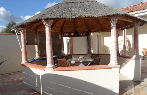 Calignac Villa | Villa Carthage: Scenic Views & Private Pool for 8 Guests