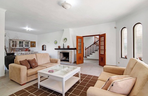 Cerro do Mocho Villa | Villa 'Casa Da Oliveira': Private Pool & Pet-Friendly Retreat