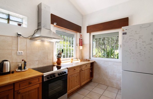 Estoi Villa | Discover Villa 'Casa Kuito': Mountain Views & Private Pool