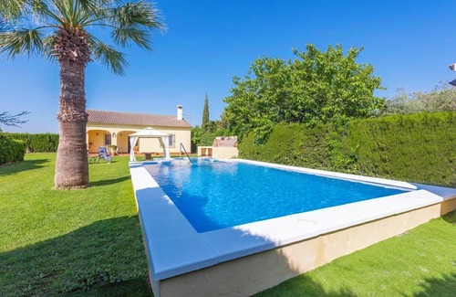 Marchena House | Villa Casa de Noa: Private Pool, Garden & Wi-Fi Retreat