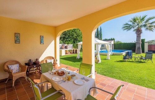 Marchena House | Villa Casa de Noa: Private Pool, Garden & Wi-Fi Retreat