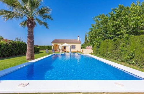 Marchena House | Villa Casa de Noa: Private Pool, Garden & Wi-Fi Retreat