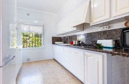 Vinaros House | Beachfront Villa 'Casa Sorpresa' with Pool & Ocean Views
