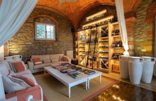 San Giustino Valdarno Resort | Villa Cassia di Baccano: Oceanfront Retreat with Pool & Spa