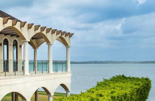 Placencia House | Villa Castello: Water Views & Family-Friendly Amenities