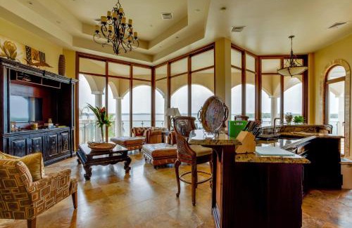Placencia House | Villa Castello: Water Views & Family-Friendly Amenities