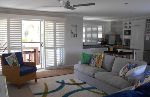 Casuarina Villa | Villa Casuarina: Steps from the Beach with Oceanfront Views