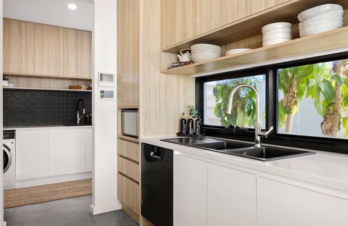 Mindarie House | Villa Catalina: Modern Family Retreat with Ocean Views