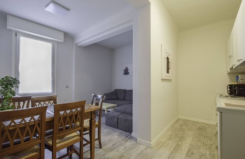 Rivoltella Apartment | Villa Caterina 5: Pet-Friendly Retreat with Pool & Kitchen