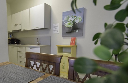 Rivoltella Apartment | Villa Caterina 5: Pet-Friendly Retreat with Pool & Kitchen