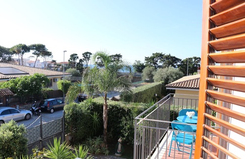Carini Villa | Villa Cavalluccio Marino: Relax with Private Hot Tub & Pool