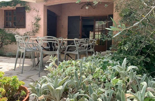 Saint-Paul-en-Foret Villa | Villa Cazat Rozat: Family-Friendly Getaway in Saint Paul