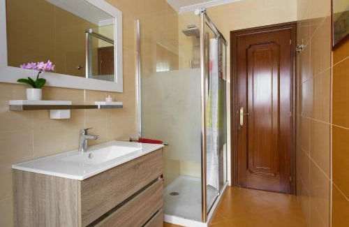 Colindres Villa | Serene Casa Marinera with Pool and Garden for Families