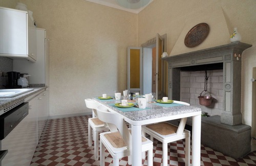 Sulzano Villa | Villa Cecilia - Elegant Lakefront Escape with Ocean Views