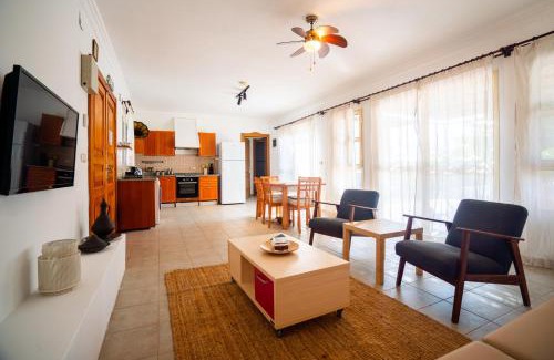 Atakoy Villa | Discover Villa Cedrus: Oceanfront Stay with Pool & Breakfast