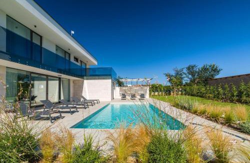 Valbandon Villa | Seaside Escape at New Villa Celi Fazana with Pool & Hot Tub
