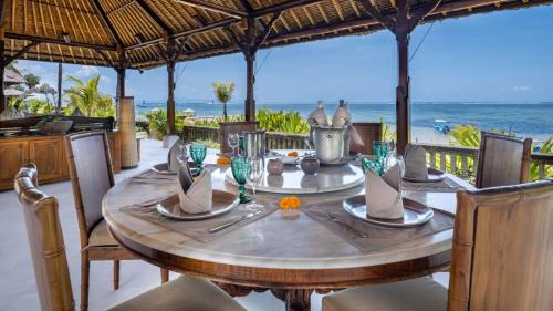 Sanur Villa | Villa Cemara: Oceanfront Retreat with Pool & Breakfast
