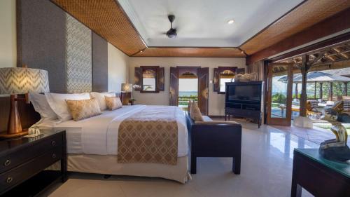 Sanur Villa | Villa Cemara: Oceanfront Retreat with Pool & Breakfast