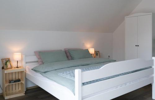 Cerknica Apartment | Guest Rated Villa Cerkniško jezero: Family-Friendly Retreat