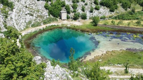 Civljane Apartment | Villa Cetina: Guest Rated 9.7 with Family-Friendly Dining