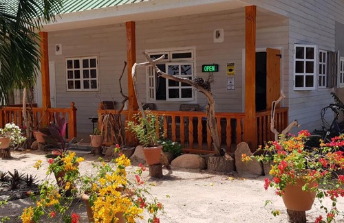 La Passe Apartment | Cozy Villa Charette: Oceanfront Self-Catering Retreat